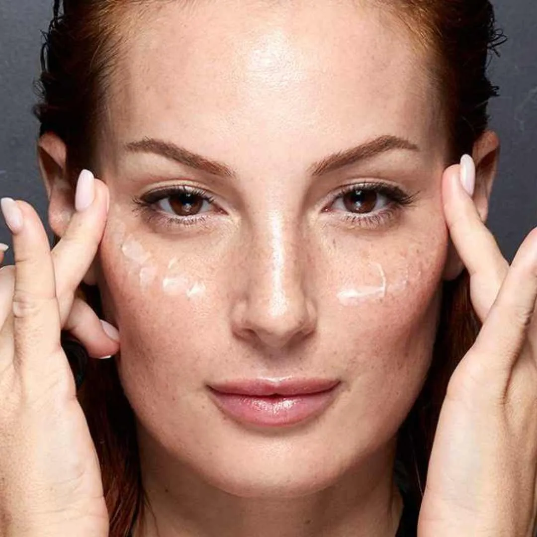 Serum iluminador antioxidante con hialurónico y vitamina C - Image 3